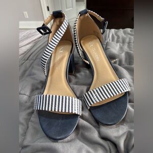 CL by Laundry White & Navy Blue Striped Sandals - size 6.5